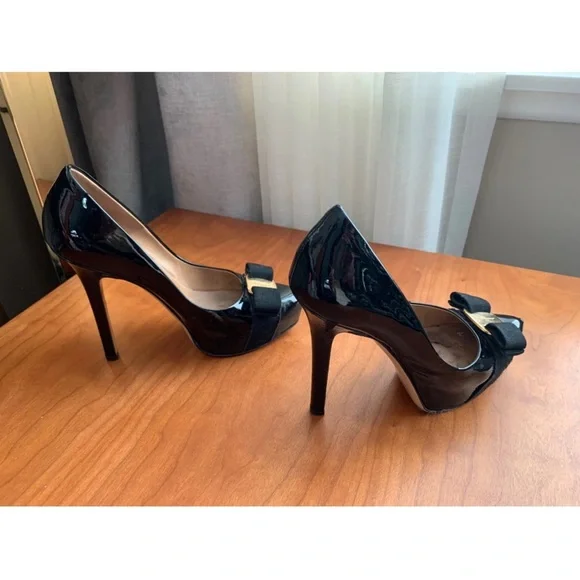 Salvatore Ferragamo Black Patent Leather Heels with Gold Bow - Picture 5 of 7